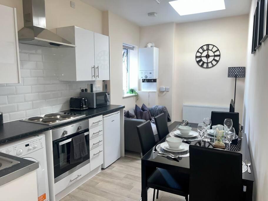 2 Bedroom Apartment With Balcony Oxford Ngoại thất bức ảnh